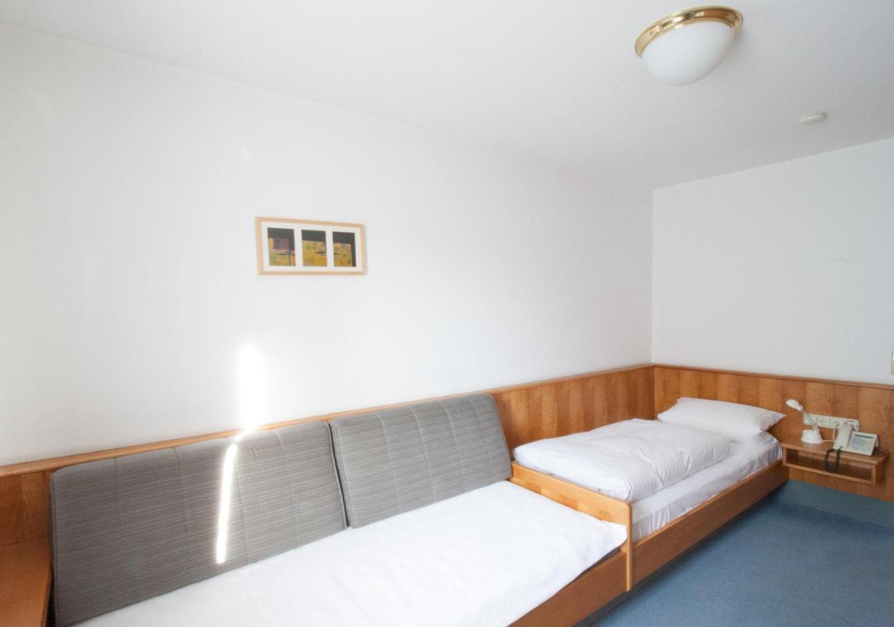 Hotel Krone Strassdorf Швебиш-Гмюнд Экстерьер фото
