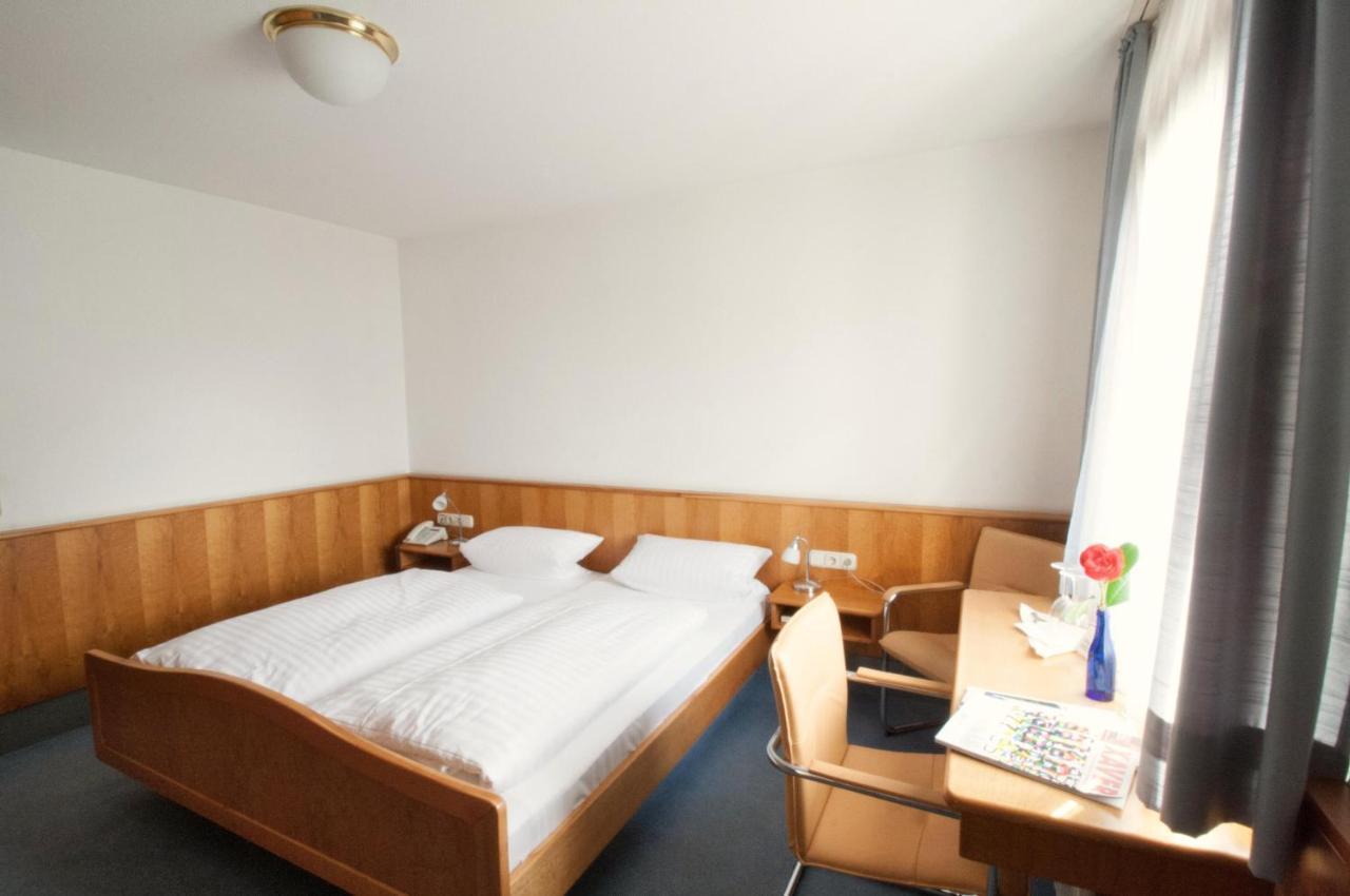 Hotel Krone Strassdorf Швебиш-Гмюнд Экстерьер фото