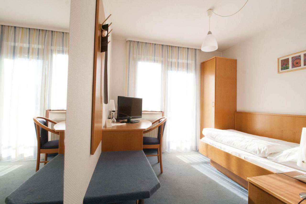 Hotel Krone Strassdorf Швебиш-Гмюнд Экстерьер фото