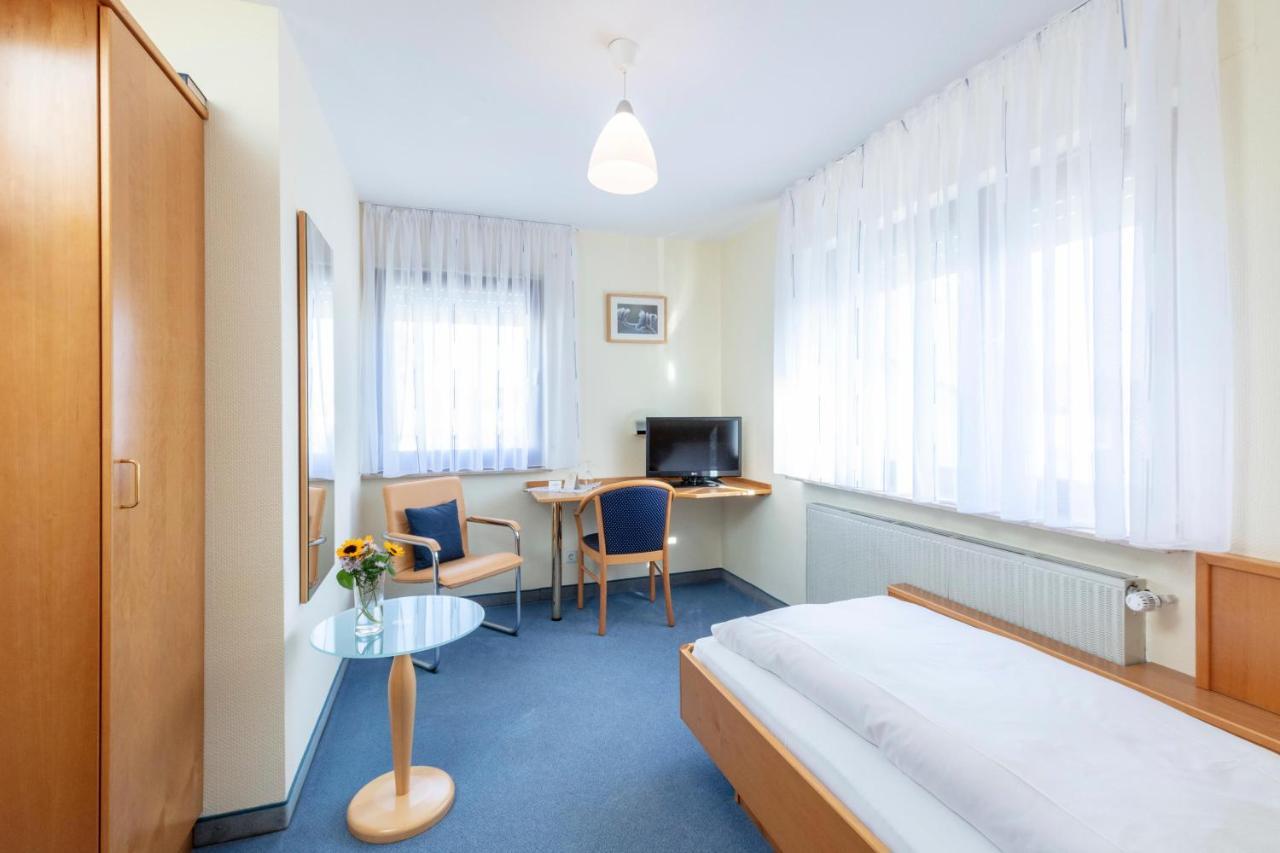 Hotel Krone Strassdorf Швебиш-Гмюнд Экстерьер фото