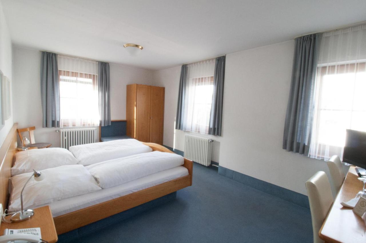 Hotel Krone Strassdorf Швебиш-Гмюнд Экстерьер фото
