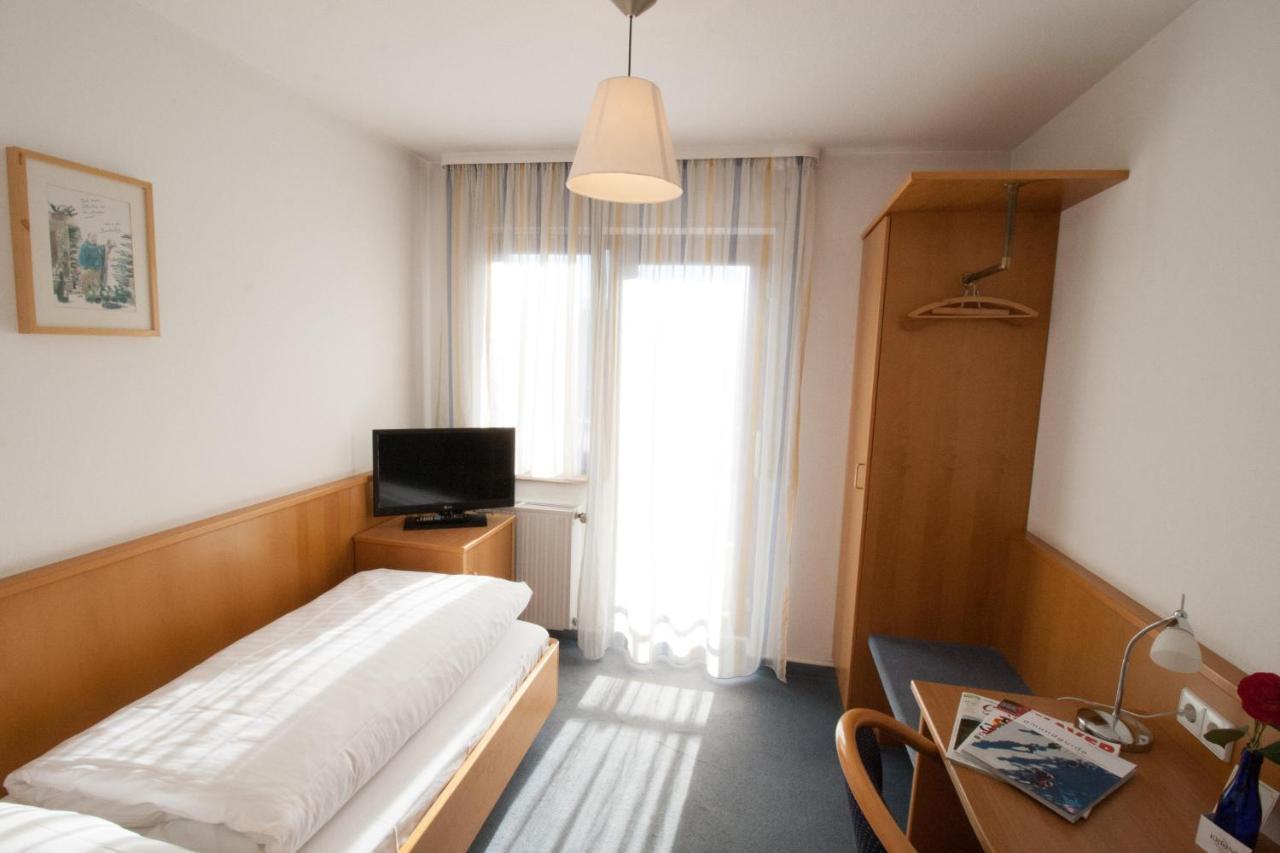 Hotel Krone Strassdorf Швебиш-Гмюнд Экстерьер фото