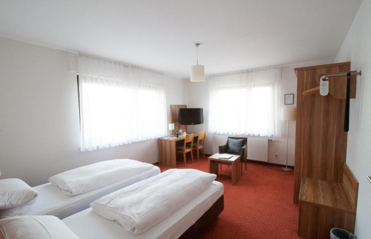 Hotel Krone Strassdorf Швебиш-Гмюнд Экстерьер фото