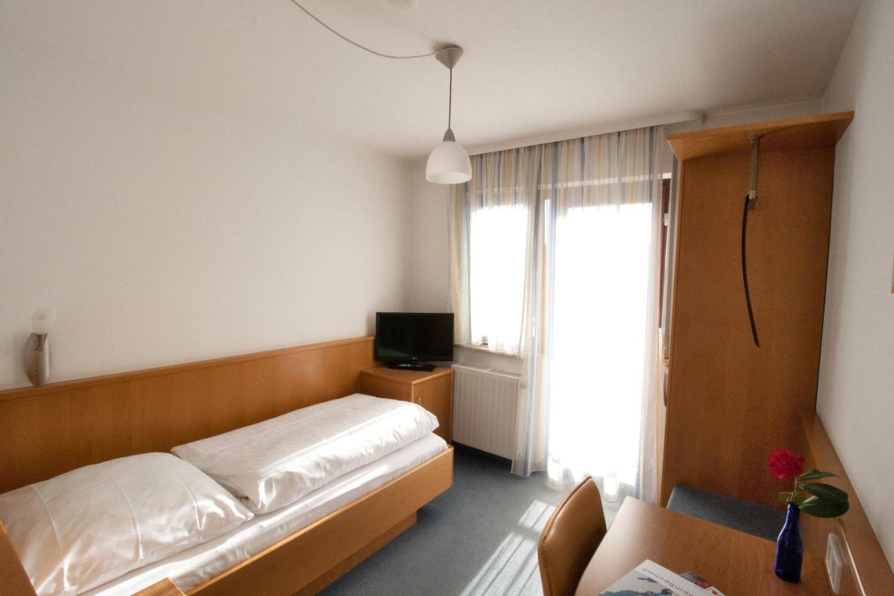 Hotel Krone Strassdorf Швебиш-Гмюнд Экстерьер фото