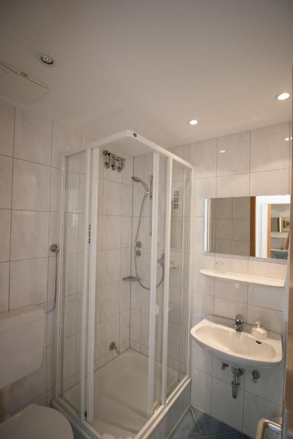 Hotel Krone Strassdorf Швебиш-Гмюнд Экстерьер фото